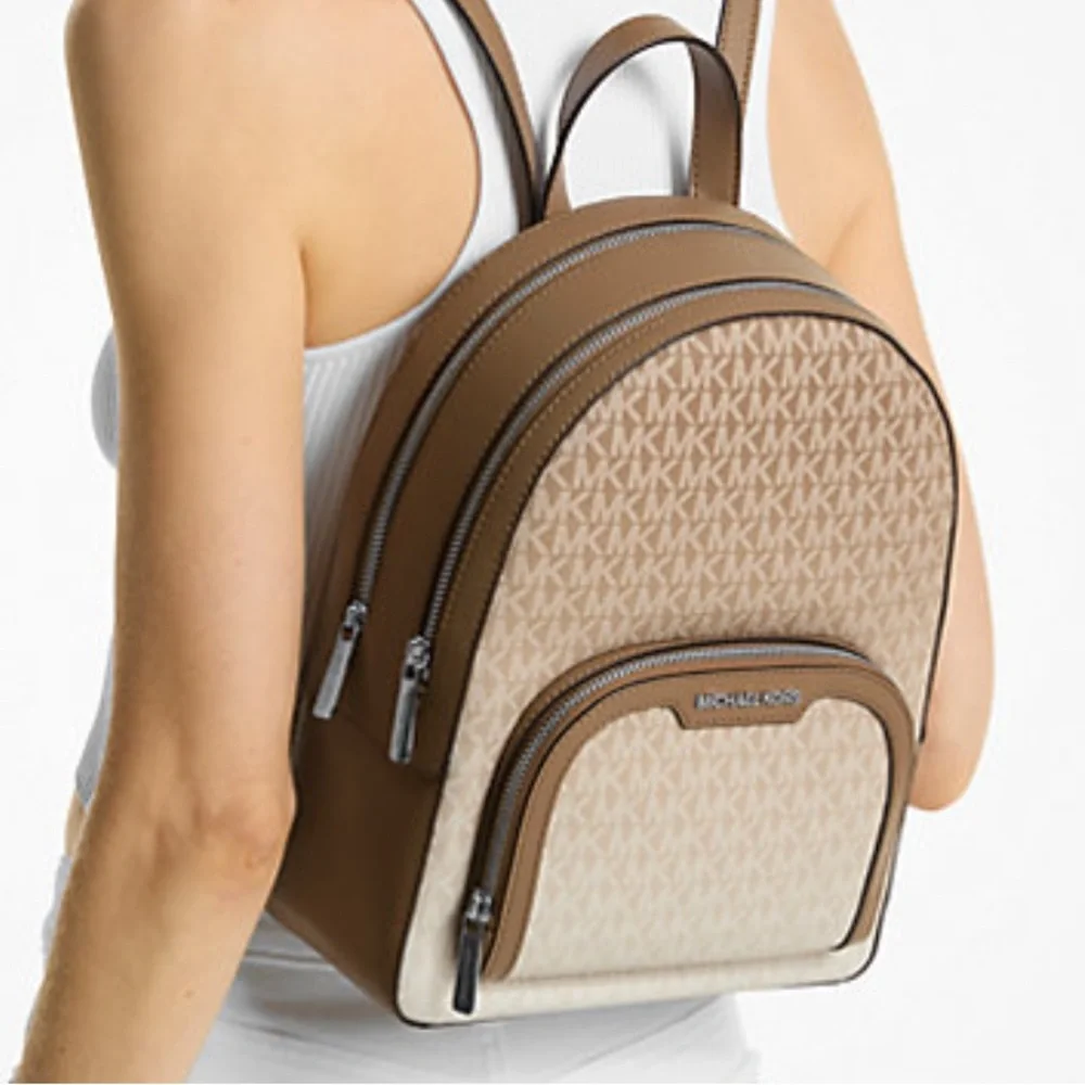 MICHAEL KORS Jaycee Medium Ombré Signature Logo Backpack
Husk
NWT - Picture 5 of 16